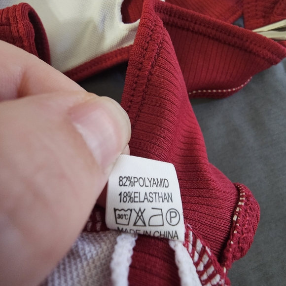 Red two piece - Picture 5 of 5